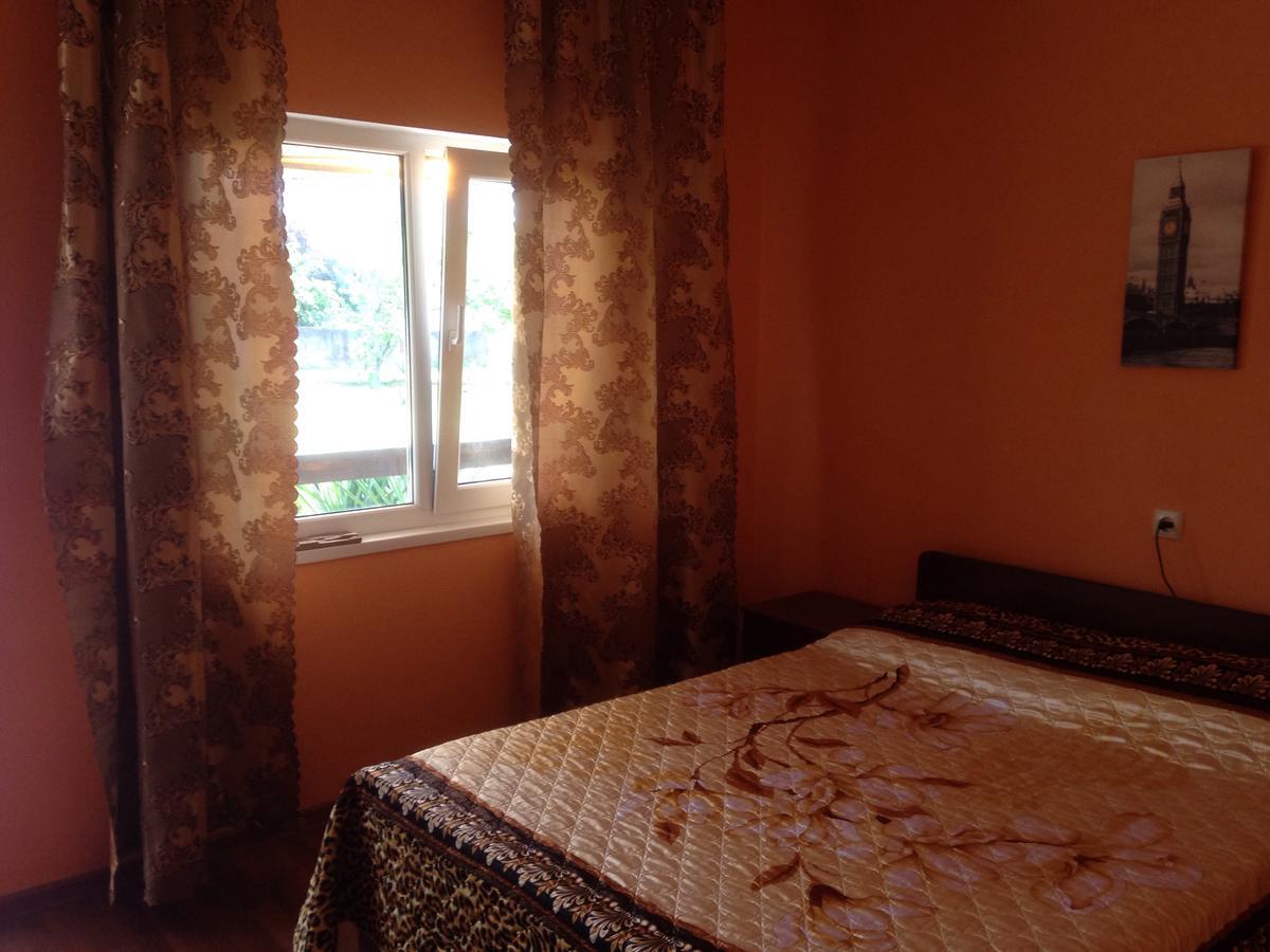 Hôtel Изабелла à Pizunda Extérieur photo